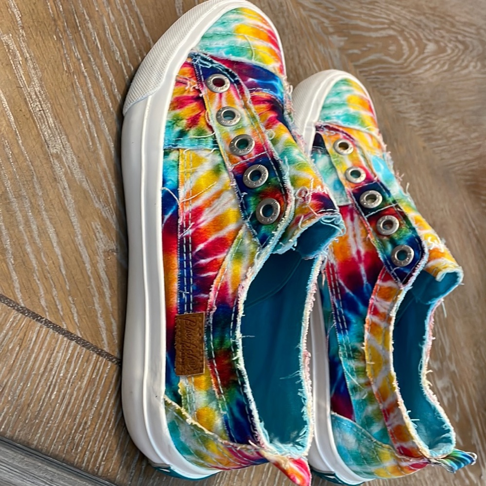 Women's Blowfish Play Rainbow Dye Canvas Slip-On Sneaker Shoes Size 6